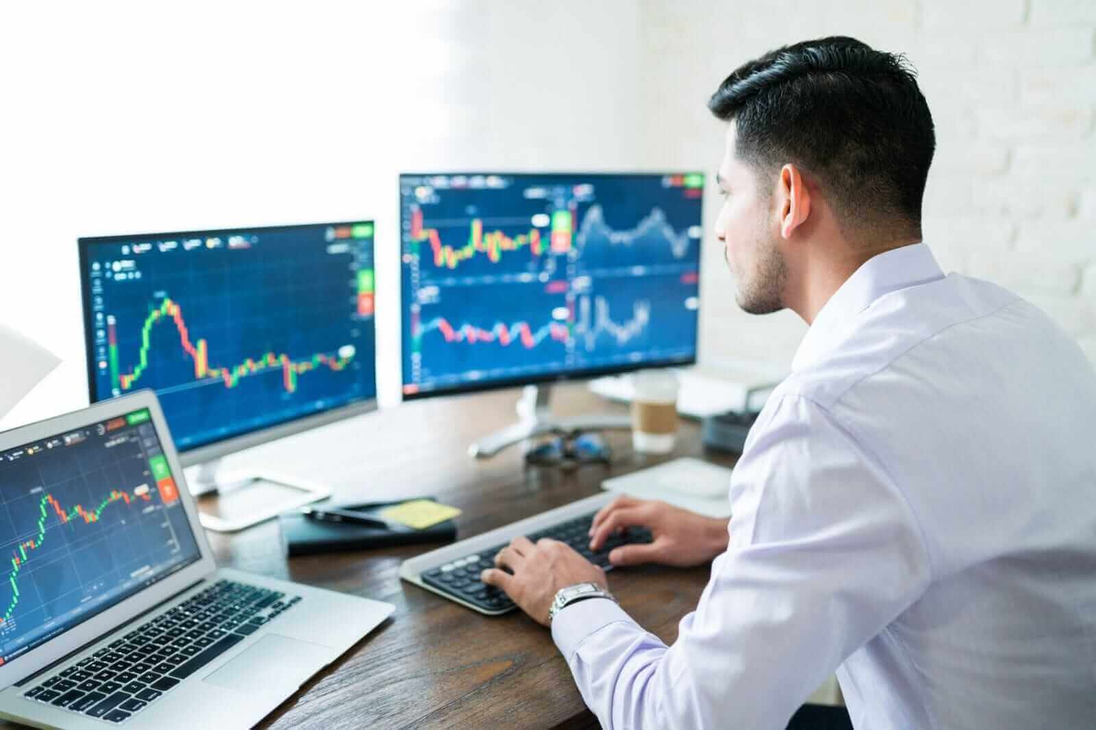 Find Winning Momentum Trades With This Moving Average Stock Screener